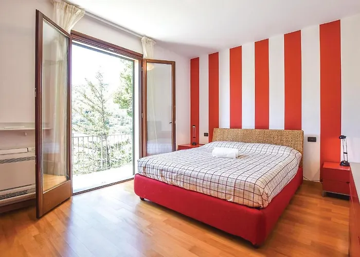 Casa Laura Feriehus Cisano sul Neva