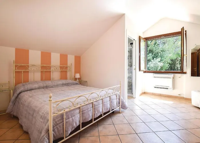 Casa Laura * Cisano sul Neva